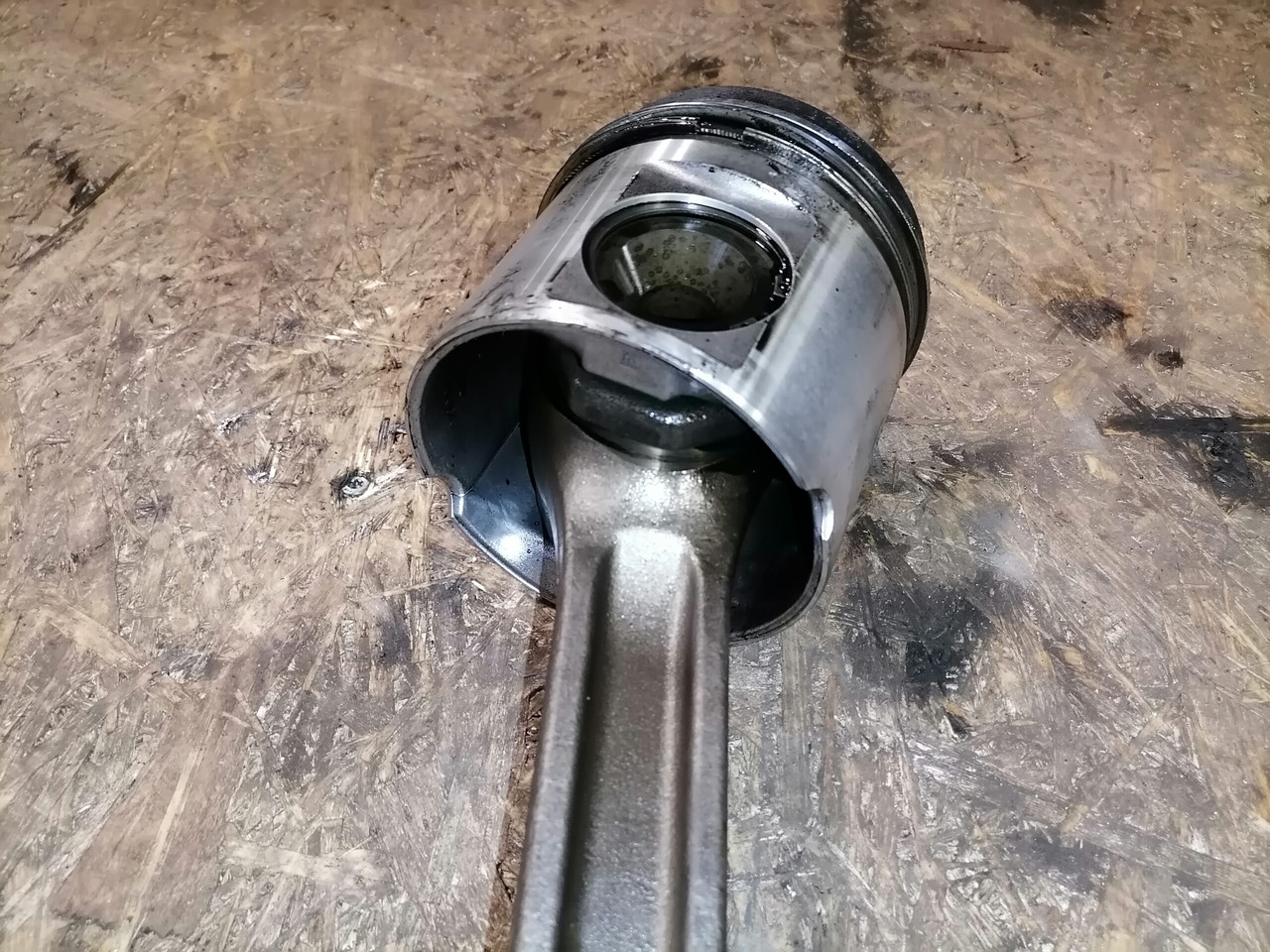 Scania Connecting rod + piston 1798596 - Pít tông/ Vòng/ Ống lót cho Xe tải: hình 4 Scania Connecting rod + piston 1798596 - Pít tông/ Vòng/ Ống lót cho Xe tải: hình 4