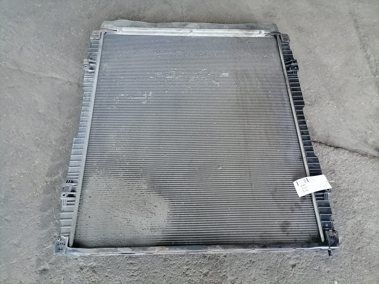 Scania Cooling radiator 1784616 - Bộ tản nhiệt cho Xe tải: hình 4 Scania Cooling radiator 1784616 - Bộ tản nhiệt cho Xe tải: hình 4