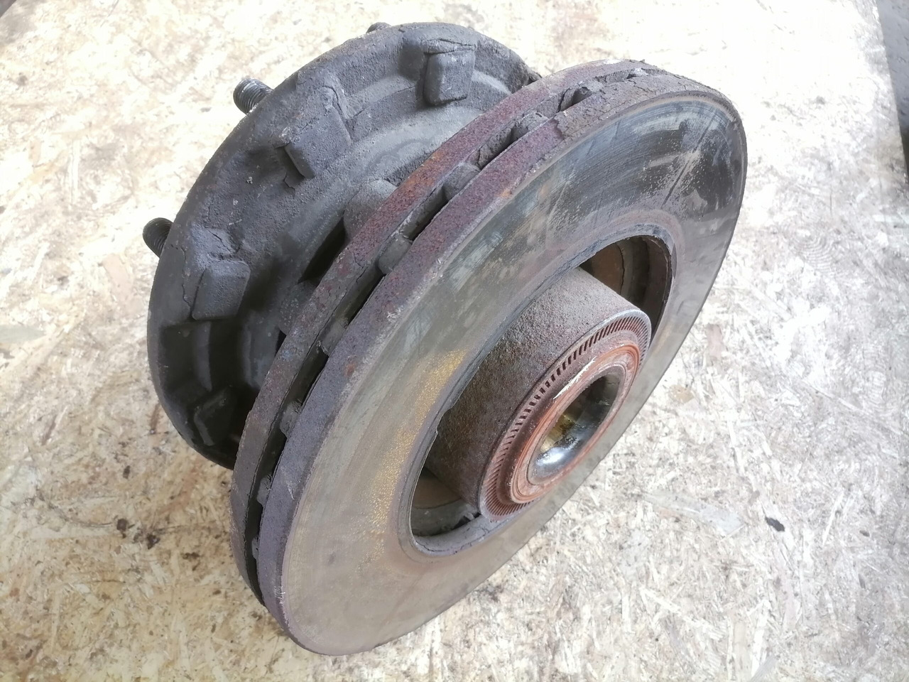 Scania Front hub 1724406 - Ổ bánh lái cho Xe tải: hình 1 Scania Front hub 1724406 - Ổ bánh lái cho Xe tải: hình 1