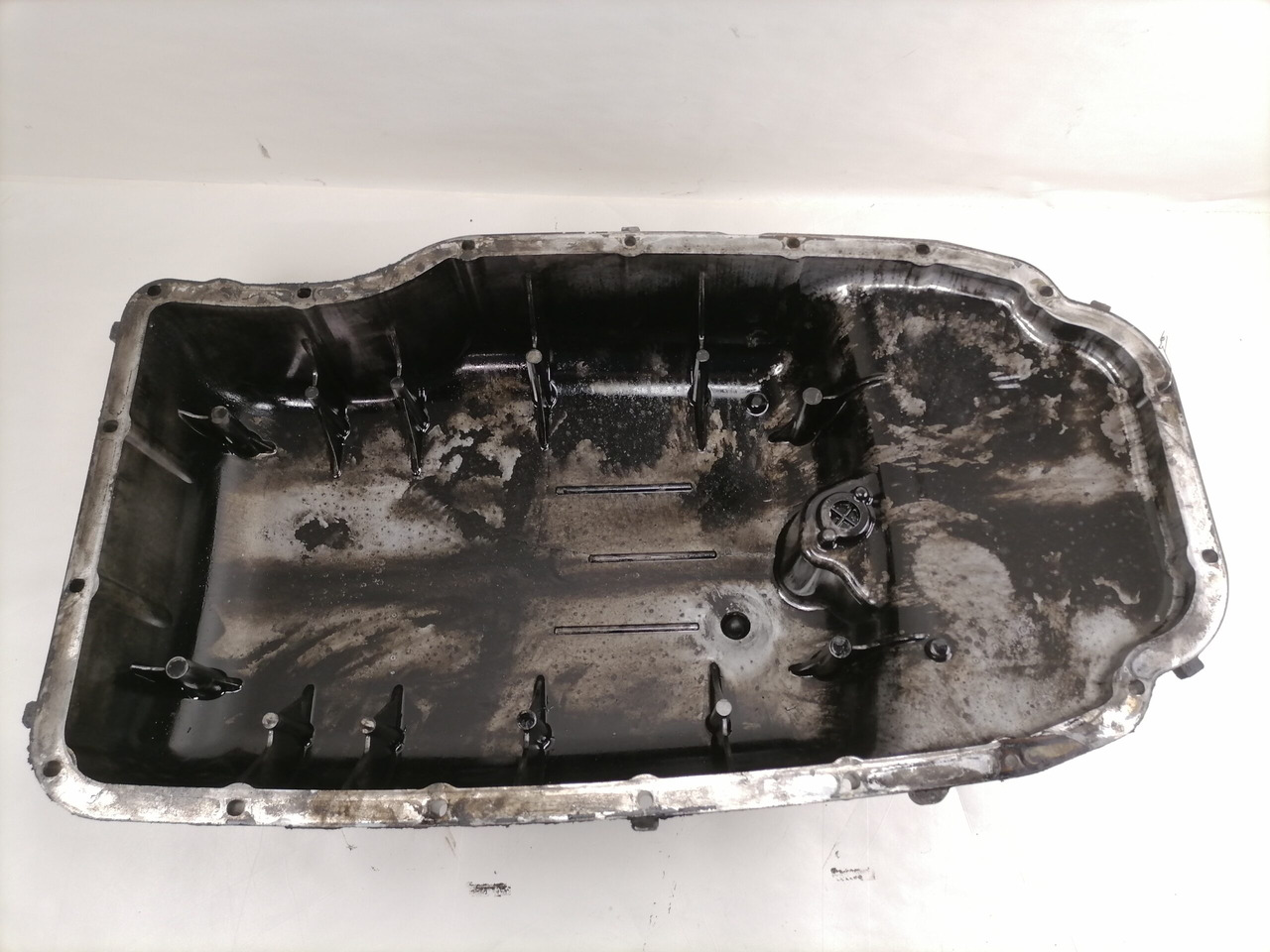 Scania Oil sump 2023780 - Đáy các te cho Xe tải: hình 2 Scania Oil sump 2023780 - Đáy các te cho Xe tải: hình 2