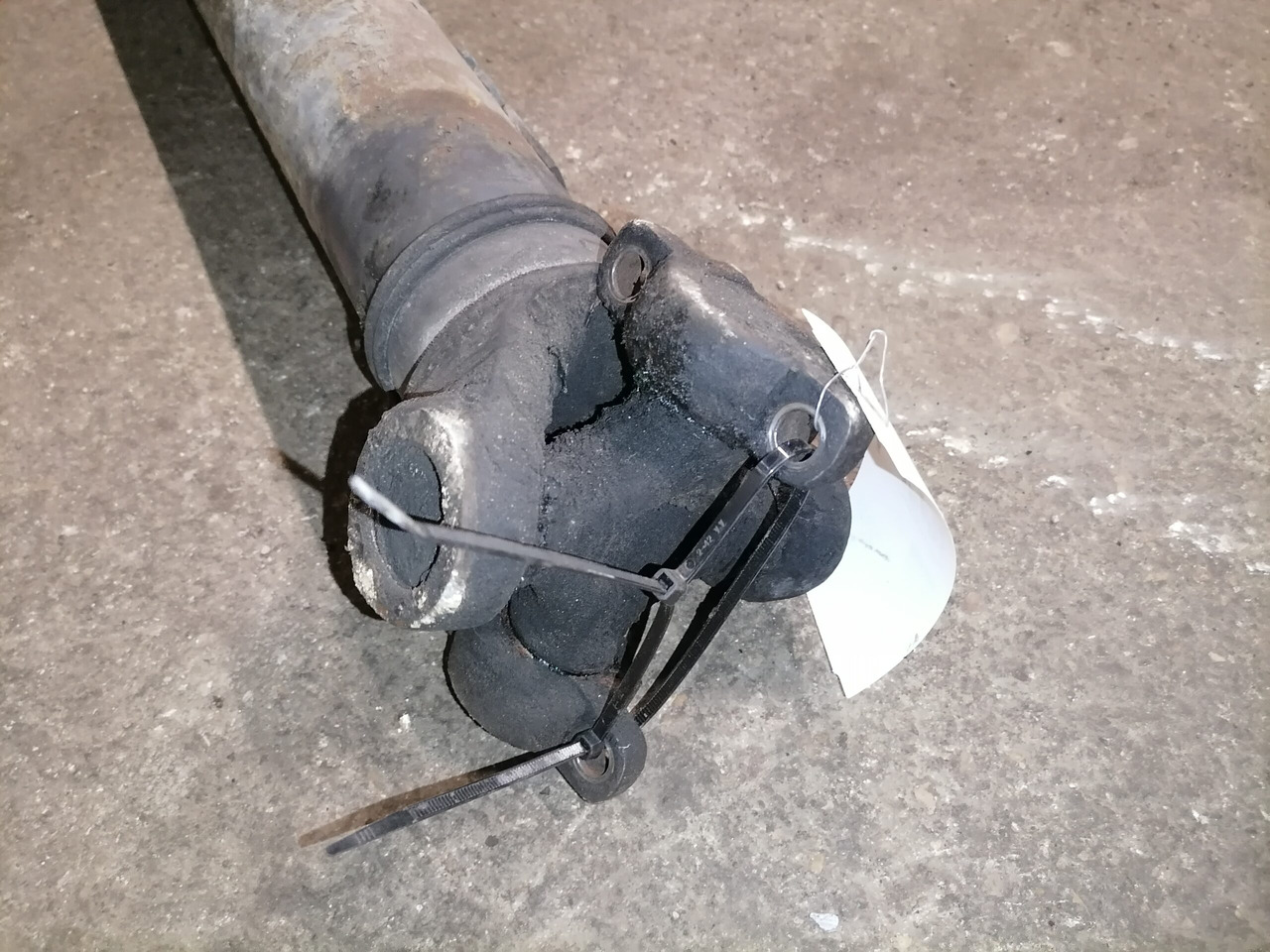 Scania Propeller shaft 1758265 - Trục các đăng cho Xe tải: hình 4 Scania Propeller shaft 1758265 - Trục các đăng cho Xe tải: hình 4