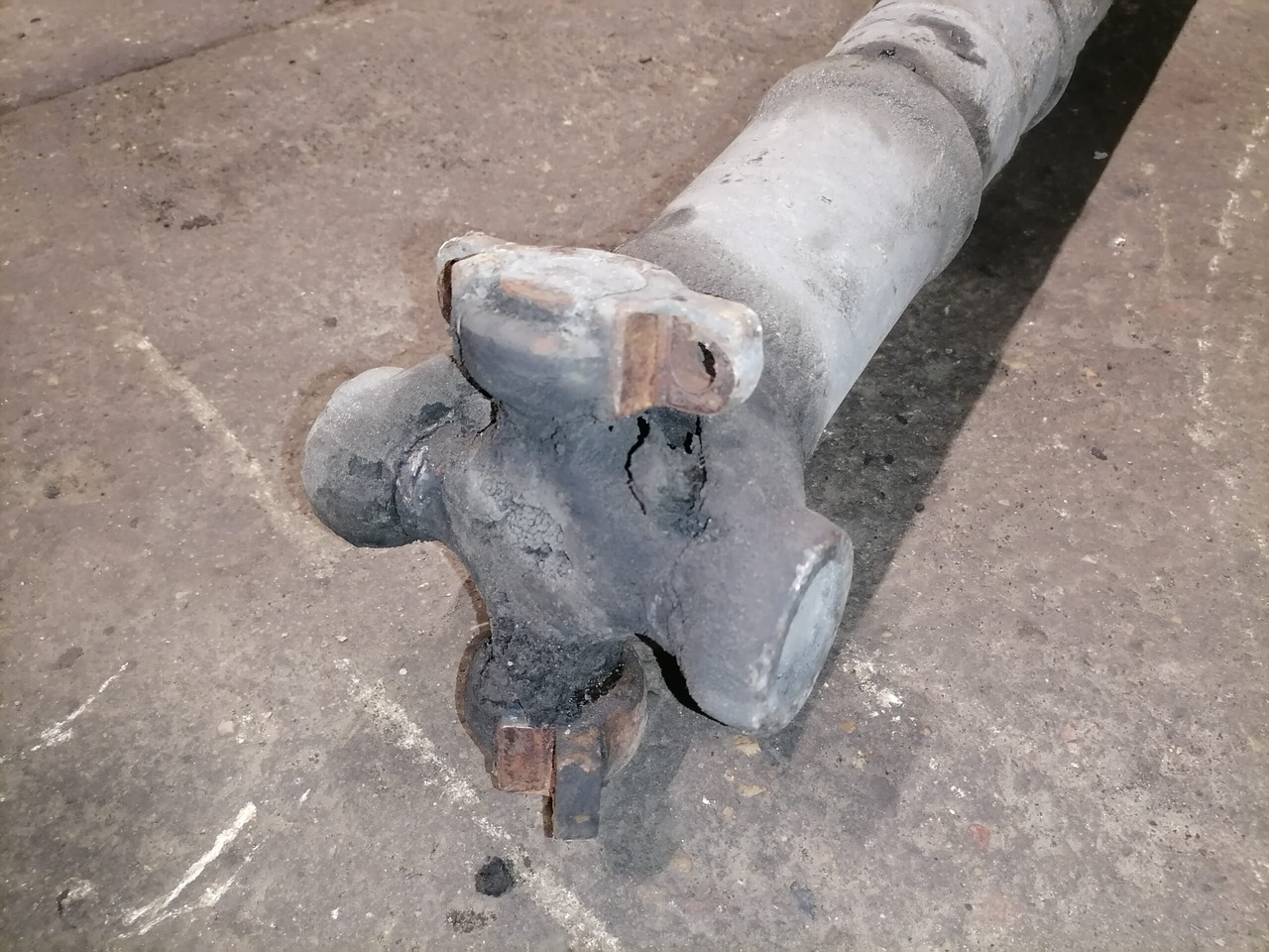 Scania Propeller shaft 1758279 - Trục các đăng cho Xe tải: hình 3 Scania Propeller shaft 1758279 - Trục các đăng cho Xe tải: hình 3