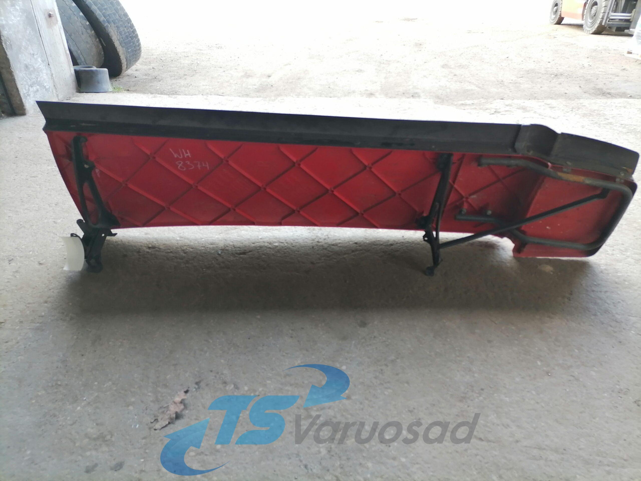 Scania Scania cab wind deflector, right side 1534229 - Khí động học/ Spoiler cho Xe tải: hình 2 Scania Scania cab wind deflector, right side 1534229 - Khí động học/ Spoiler cho Xe tải: hình 2