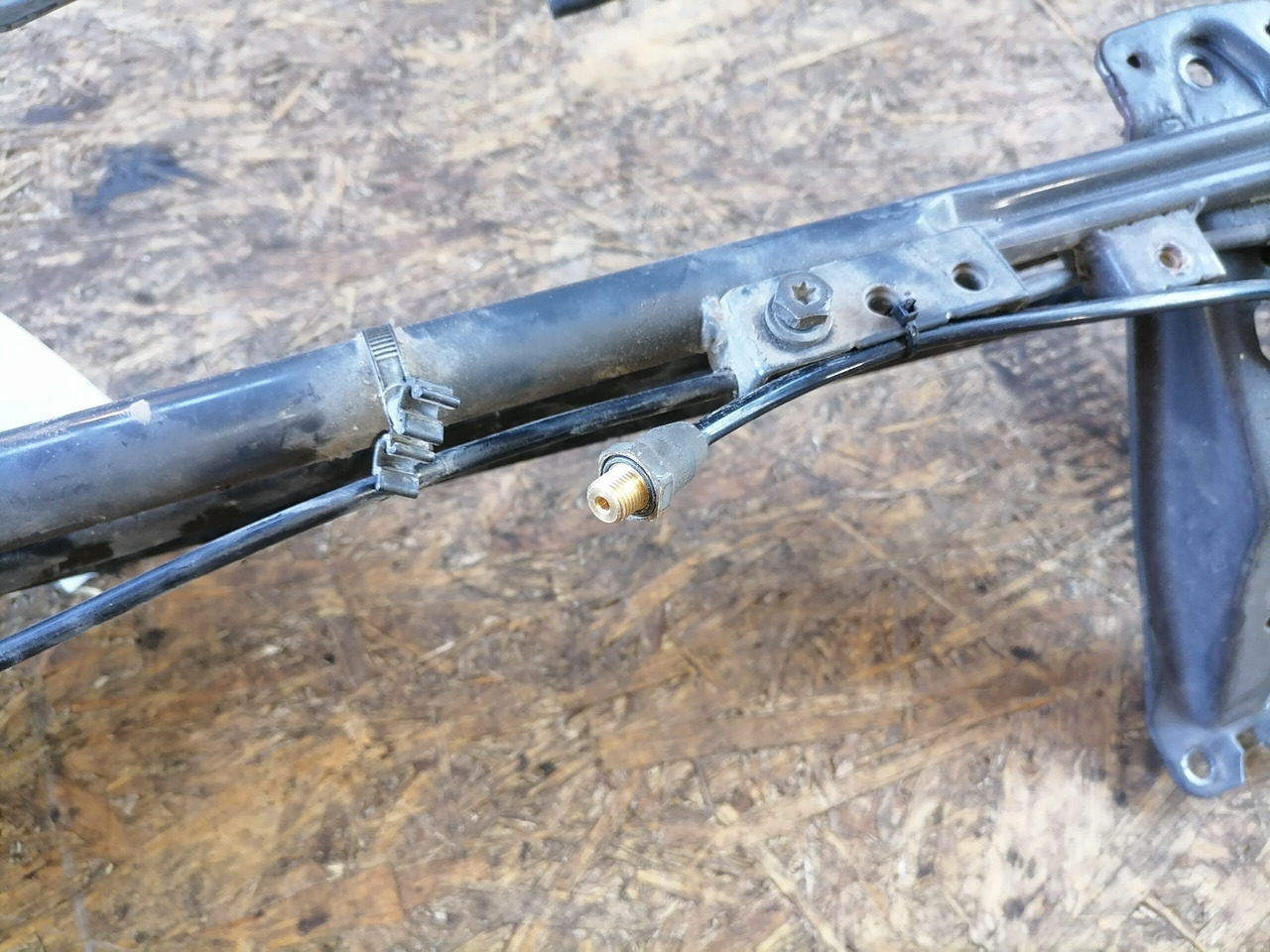 Scania Wiper frame 1765183 - Cần gạt nước cho Xe tải: hình 3 Scania Wiper frame 1765183 - Cần gạt nước cho Xe tải: hình 3