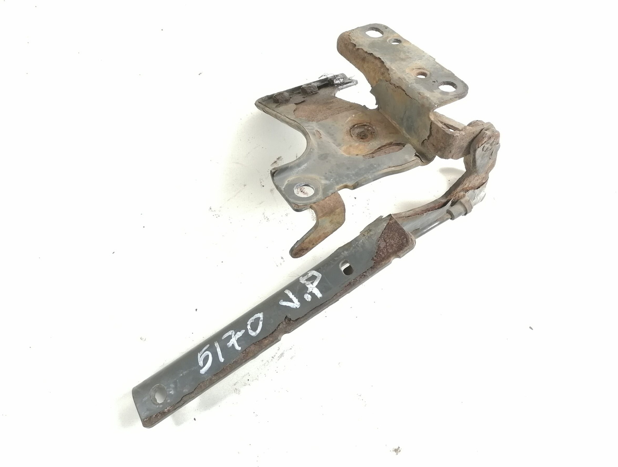 Scania lower grille carrier hinge 1727263 - Lưới tản nhiệt cho Xe tải: hình 1 Scania lower grille carrier hinge 1727263 - Lưới tản nhiệt cho Xe tải: hình 1