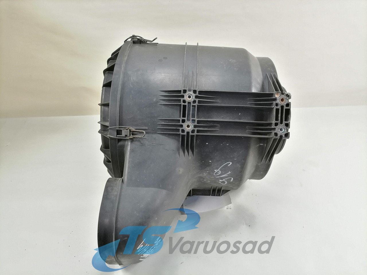 Volvo Air filter housing 21115476 - Hệ thống nạp khí cho Xe tải: hình 3 Volvo Air filter housing 21115476 - Hệ thống nạp khí cho Xe tải: hình 3