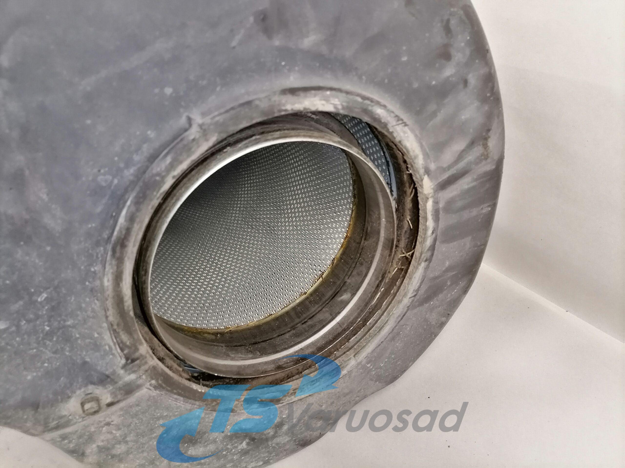 Volvo Air filter housing 3979505 - Hệ thống nạp khí cho Xe tải: hình 4 Volvo Air filter housing 3979505 - Hệ thống nạp khí cho Xe tải: hình 4