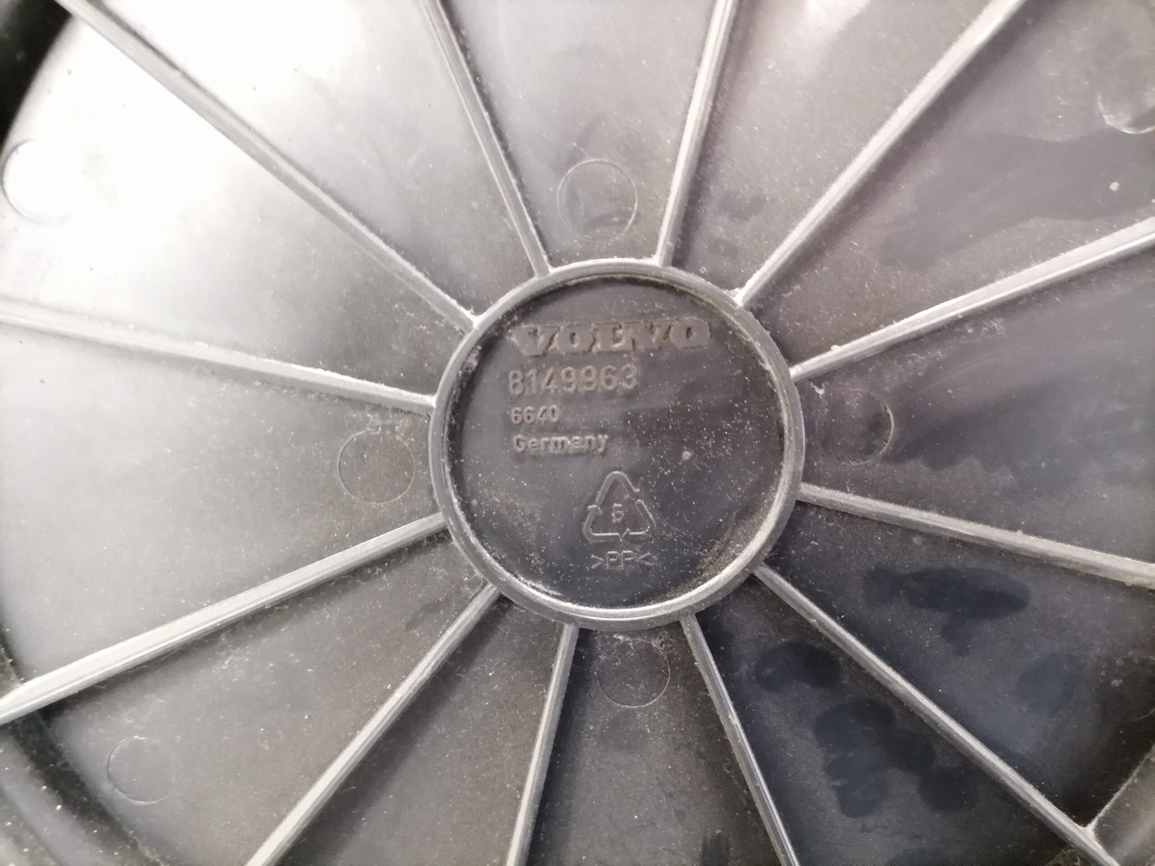 Volvo Air filter housing 3979505 - Hệ thống nạp khí cho Xe tải: hình 4 Volvo Air filter housing 3979505 - Hệ thống nạp khí cho Xe tải: hình 4