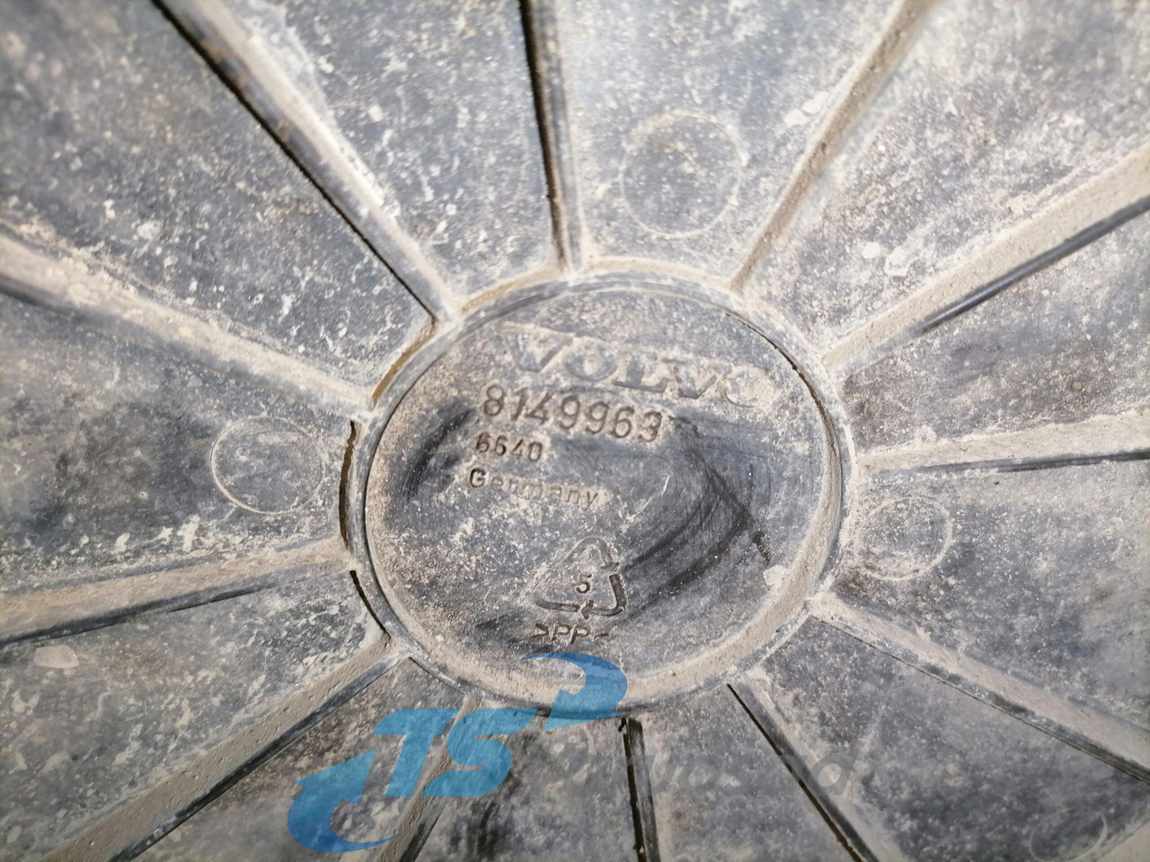 Volvo Air filter housing 3979505 - Hệ thống nạp khí cho Xe tải: hình 3 Volvo Air filter housing 3979505 - Hệ thống nạp khí cho Xe tải: hình 3