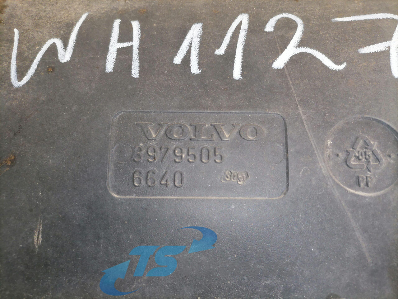 Volvo Air filter housing 3979505 - Hệ thống nạp khí cho Xe tải: hình 5 Volvo Air filter housing 3979505 - Hệ thống nạp khí cho Xe tải: hình 5