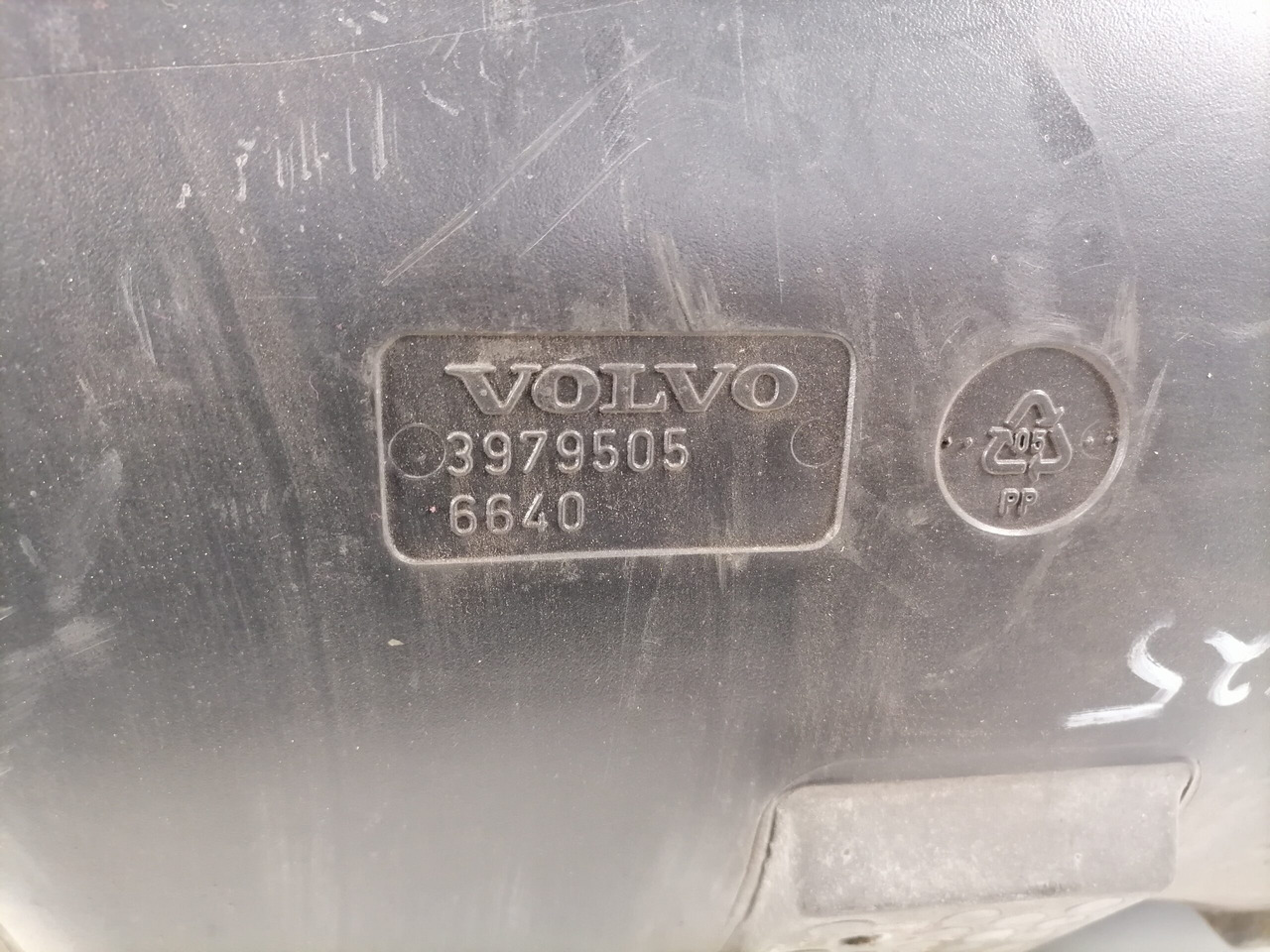 Volvo Air filter housing 3979505 - Hệ thống nạp khí cho Xe tải: hình 3 Volvo Air filter housing 3979505 - Hệ thống nạp khí cho Xe tải: hình 3