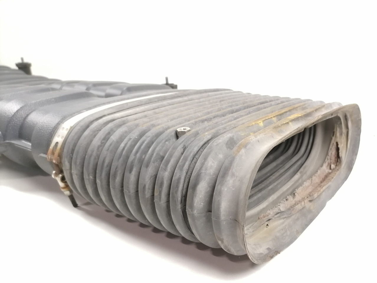 Volvo Air intake 1676678 - Hệ thống nạp khí cho Xe tải: hình 3 Volvo Air intake 1676678 - Hệ thống nạp khí cho Xe tải: hình 3