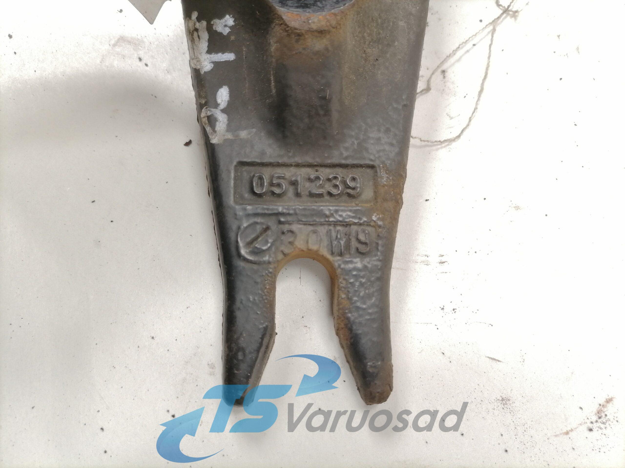 Volvo Cab carrier 82061473 - Hệ thống treo cabin cho Xe tải: hình 2 Volvo Cab carrier 82061473 - Hệ thống treo cabin cho Xe tải: hình 2