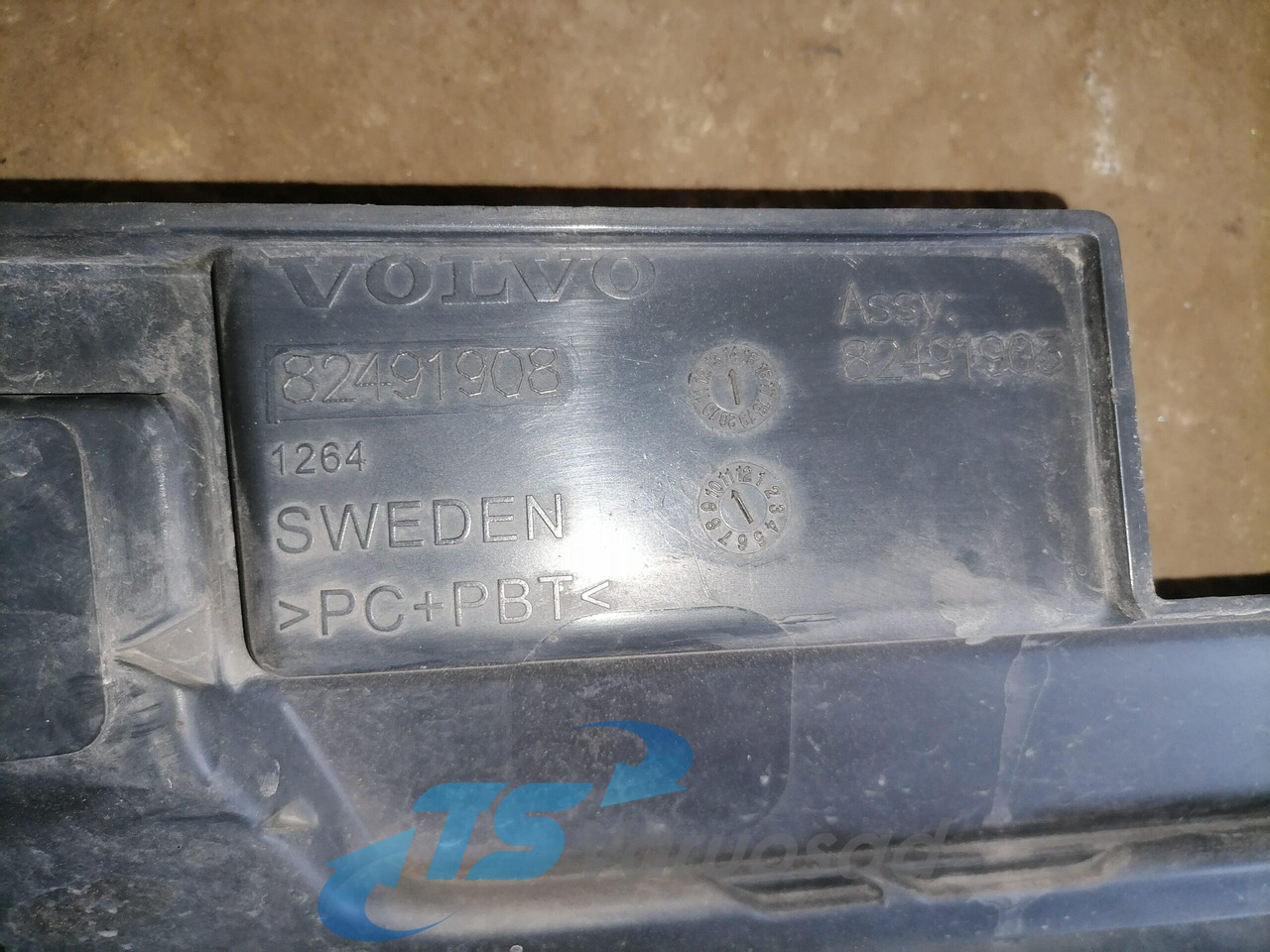 Volvo Grille panel 82491908 - Lưới tản nhiệt cho Xe tải: hình 4 Volvo Grille panel 82491908 - Lưới tản nhiệt cho Xe tải: hình 4