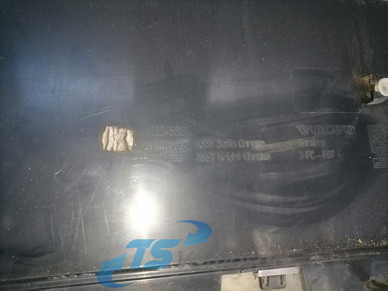 Volvo Grille panel 84027588 - Lưới tản nhiệt cho Xe tải: hình 4 Volvo Grille panel 84027588 - Lưới tản nhiệt cho Xe tải: hình 4