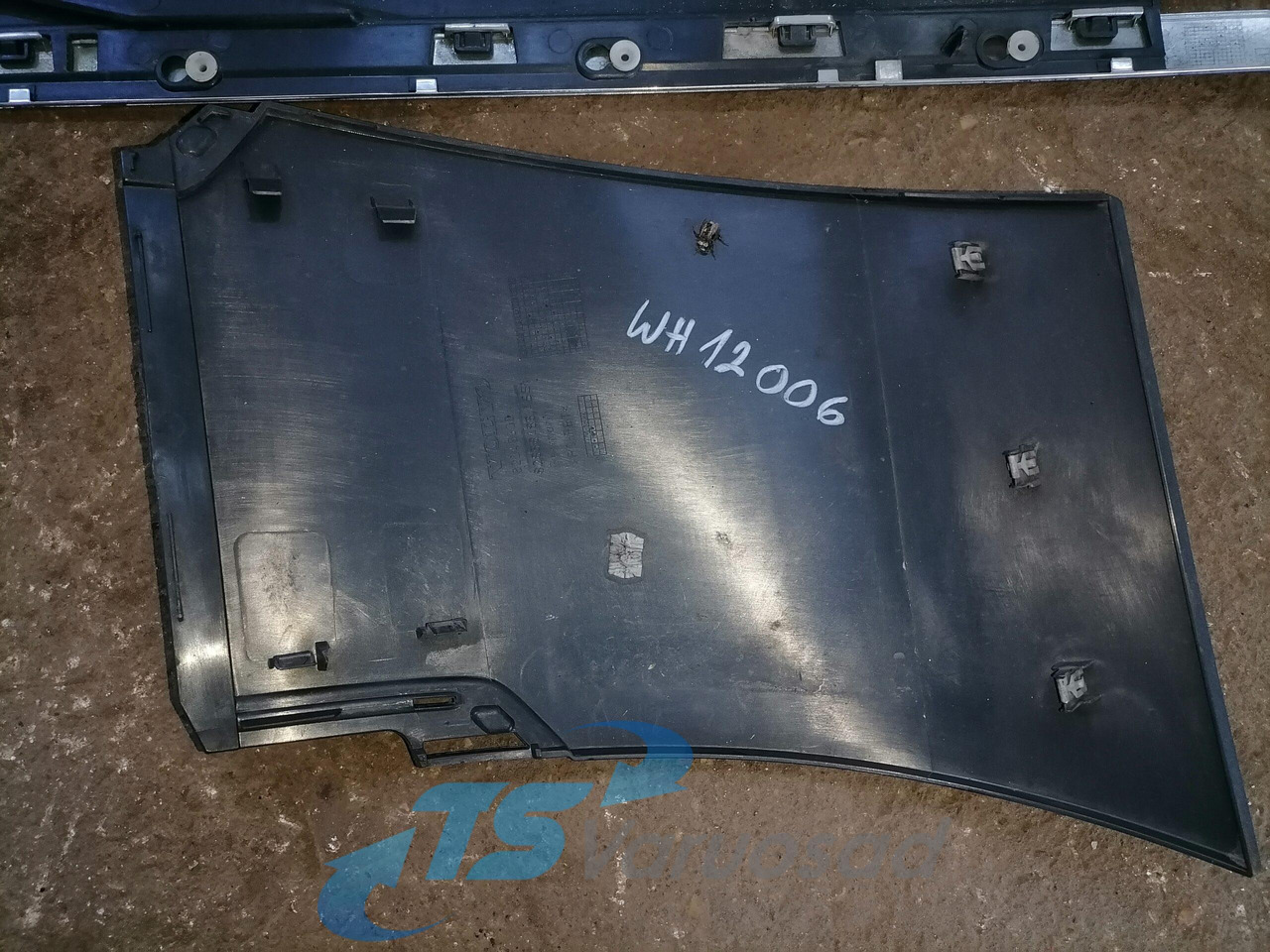 Volvo Grille panel 84027588 - Lưới tản nhiệt cho Xe tải: hình 3 Volvo Grille panel 84027588 - Lưới tản nhiệt cho Xe tải: hình 3