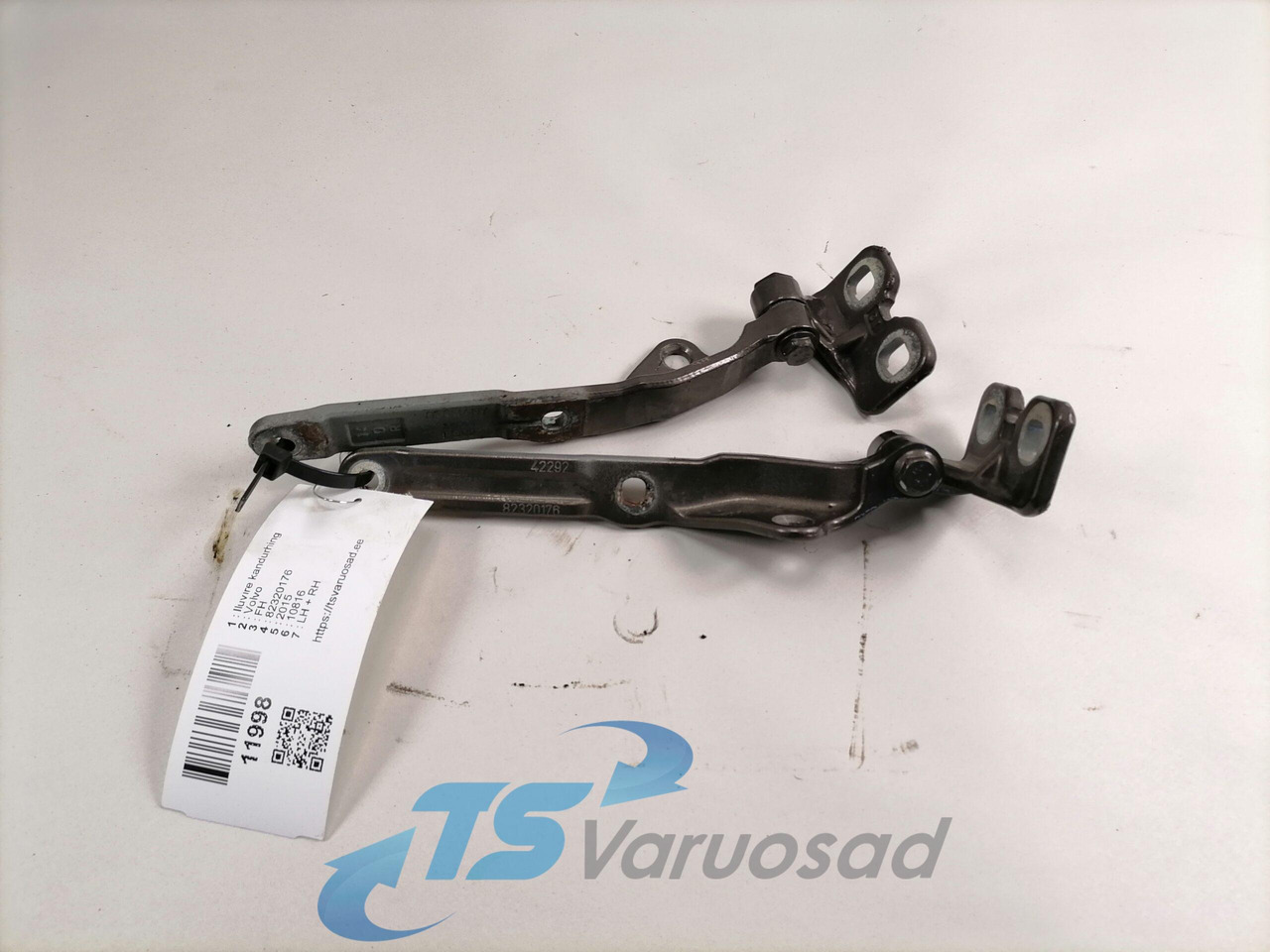 Volvo Iluvõre kandurhing 82320176 - Lưới tản nhiệt cho Xe tải: hình 1 Volvo Iluvõre kandurhing 82320176 - Lưới tản nhiệt cho Xe tải: hình 1
