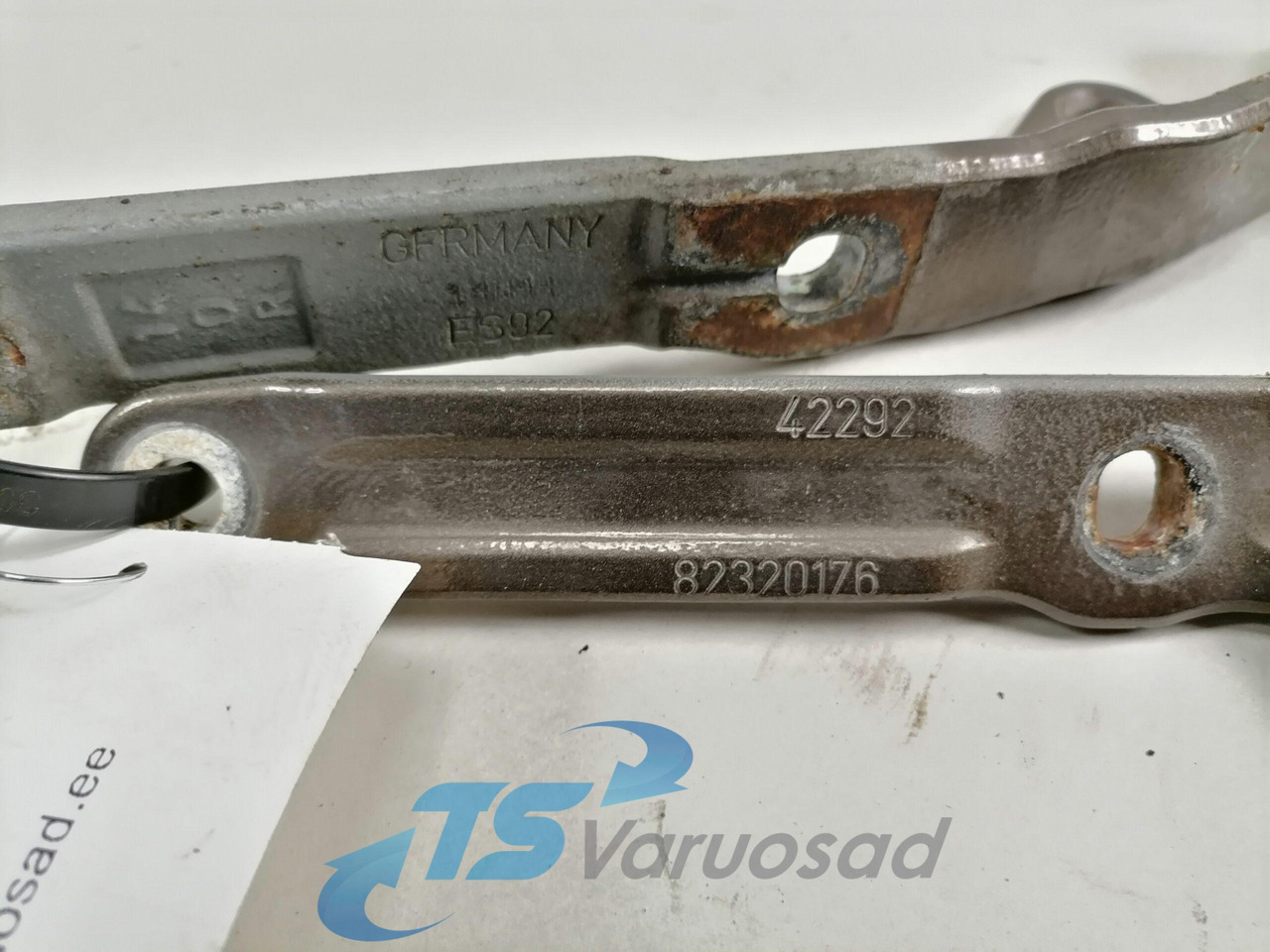 Volvo Iluvõre kandurhing 82320176 - Lưới tản nhiệt cho Xe tải: hình 2 Volvo Iluvõre kandurhing 82320176 - Lưới tản nhiệt cho Xe tải: hình 2