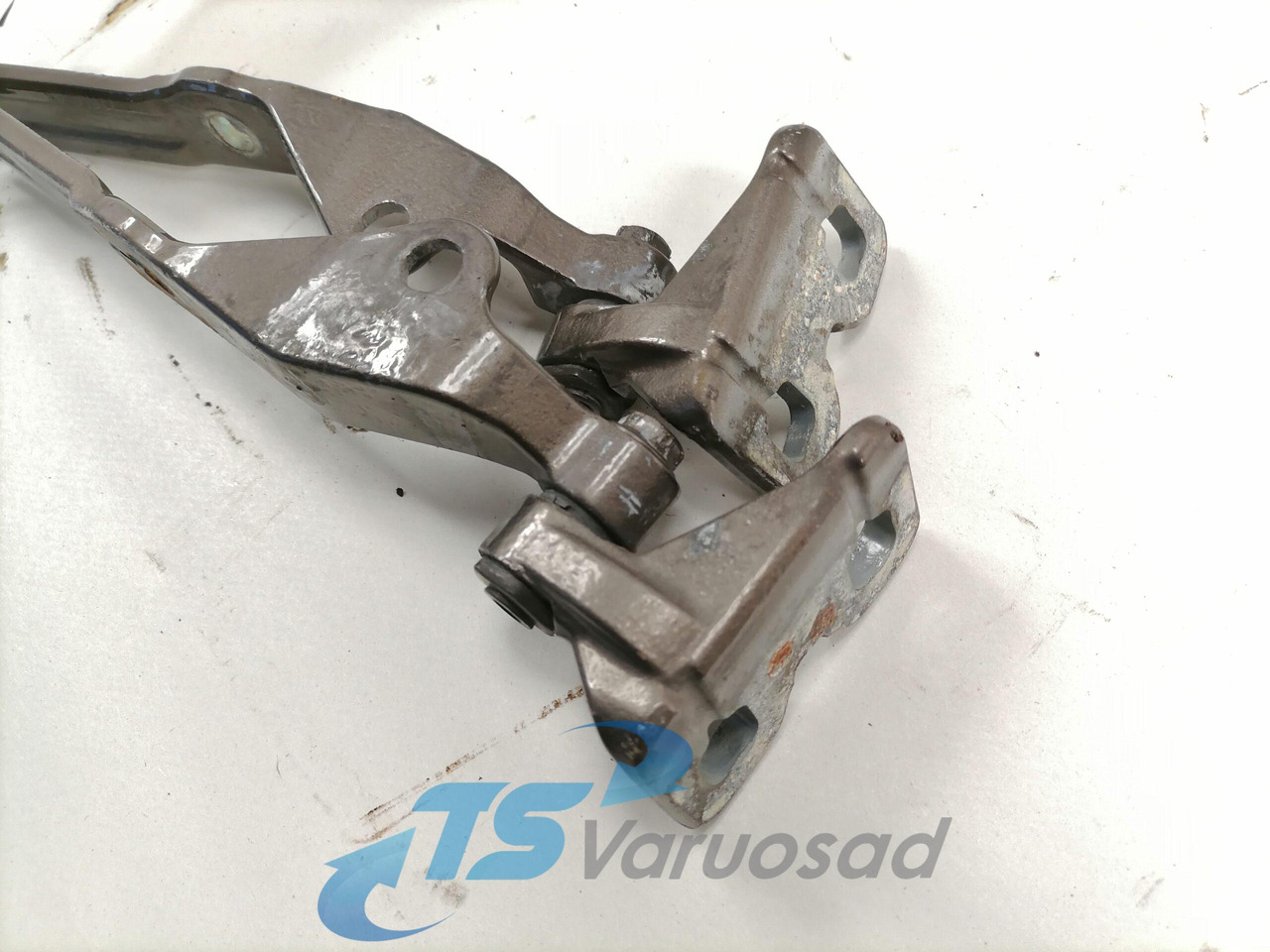 Volvo Iluvõre kandurhing 82320176 - Lưới tản nhiệt cho Xe tải: hình 3 Volvo Iluvõre kandurhing 82320176 - Lưới tản nhiệt cho Xe tải: hình 3