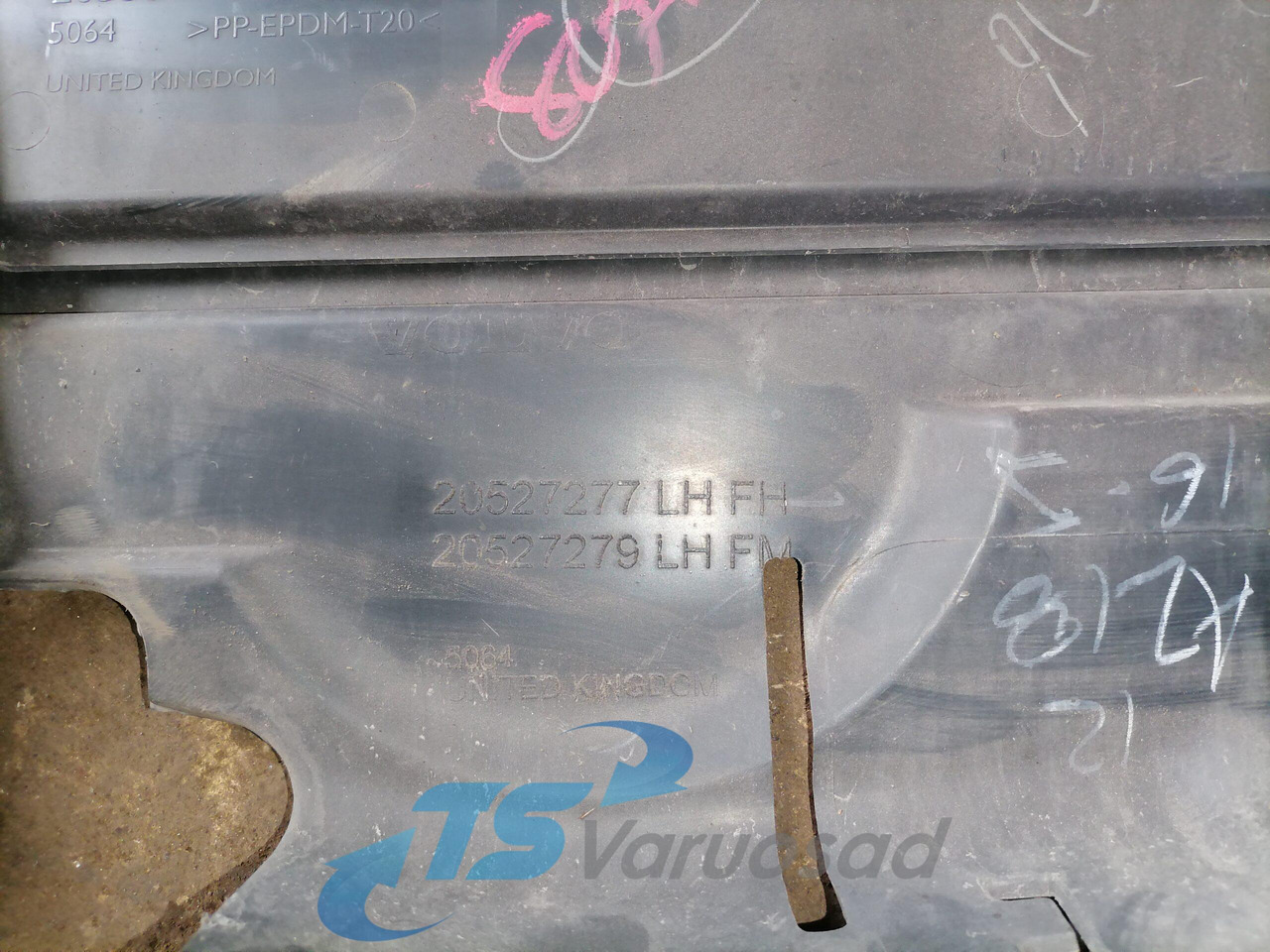 Volvo Iluvõre plastik 20527277 - Lưới tản nhiệt cho Xe tải: hình 4 Volvo Iluvõre plastik 20527277 - Lưới tản nhiệt cho Xe tải: hình 4