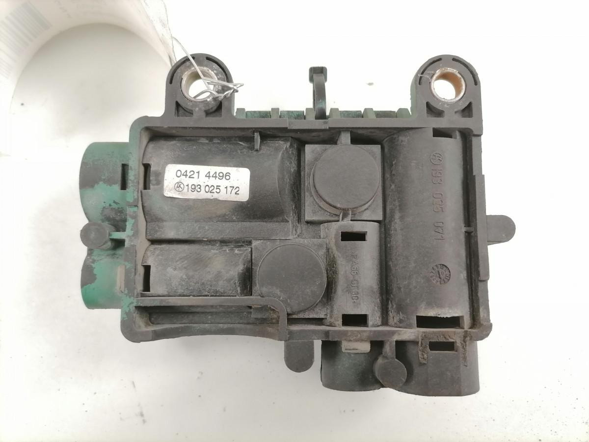 Volvo Juhtmestiku harukarp 04214496 - Cầu chì cho Xe tải: hình 3 Volvo Juhtmestiku harukarp 04214496 - Cầu chì cho Xe tải: hình 3