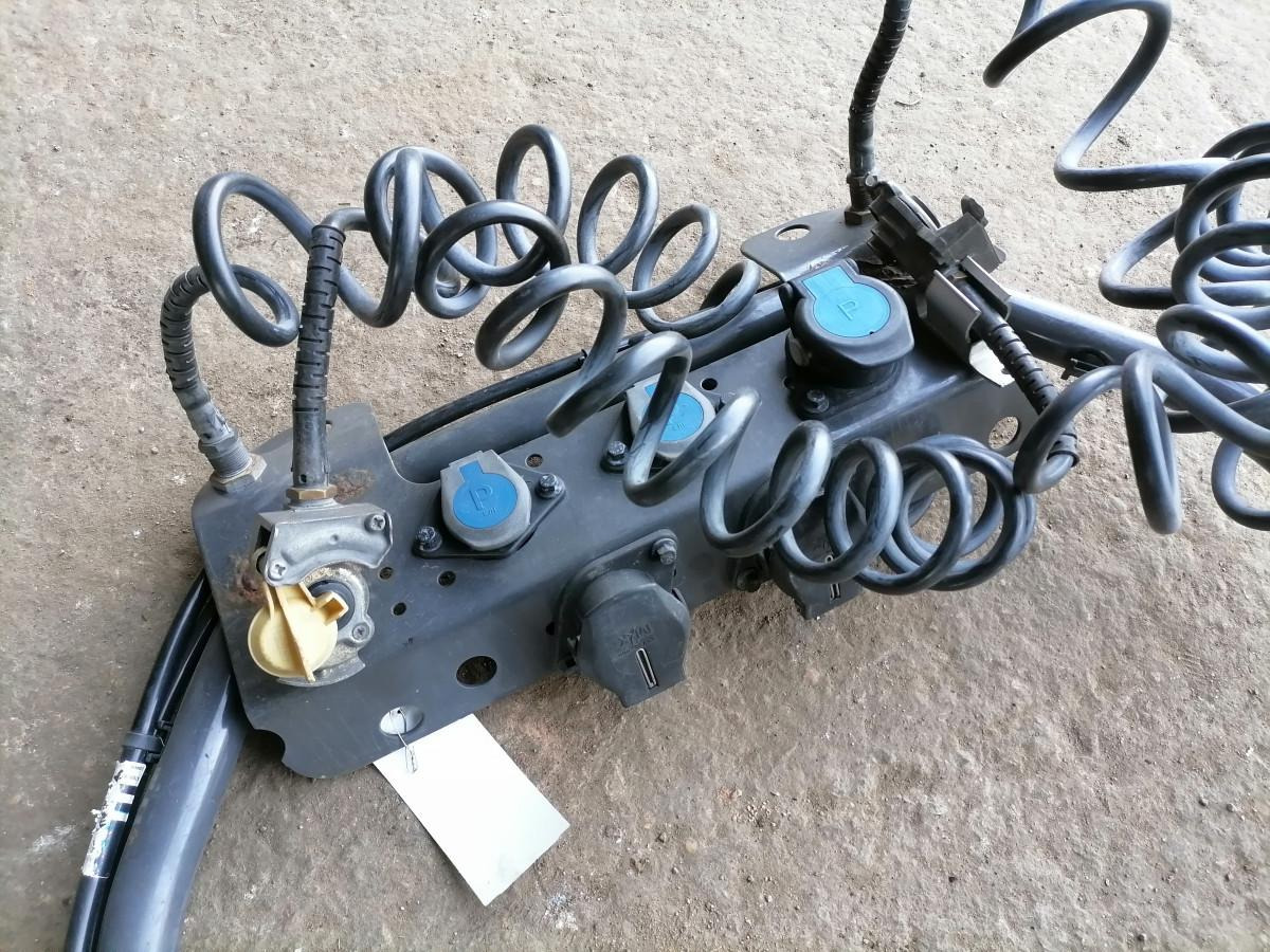 Volvo Kabiini tagune haagise pistikute kinnitusraam 21790555 - Khung/ Sườn cho Xe tải: hình 5 Volvo Kabiini tagune haagise pistikute kinnitusraam 21790555 - Khung/ Sườn cho Xe tải: hình 5
