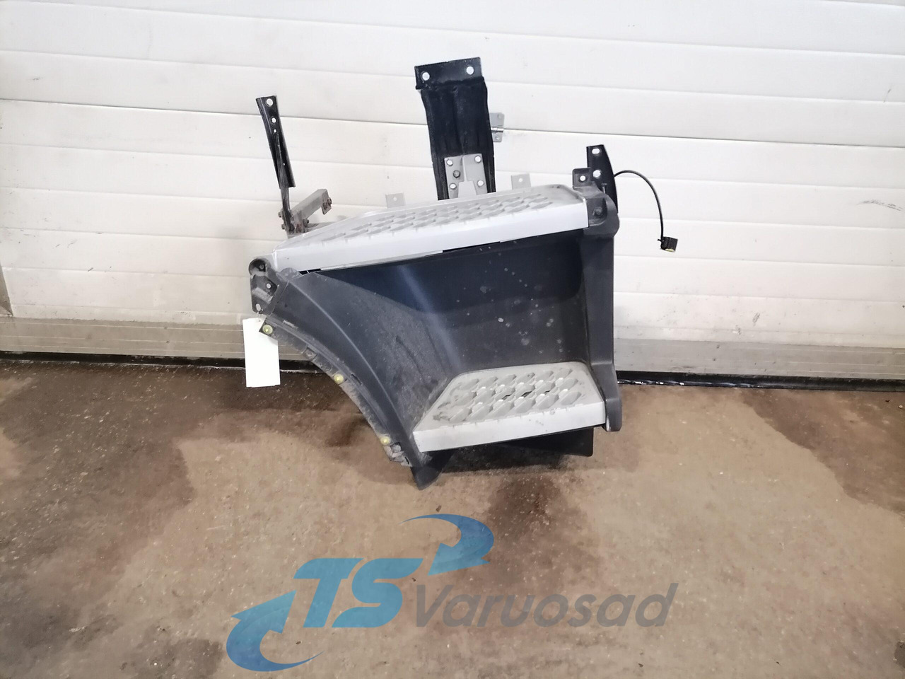 Volvo Komplektne astmelaud 82141521 - Bậc bước cho Xe tải: hình 1 Volvo Komplektne astmelaud 82141521 - Bậc bước cho Xe tải: hình 1