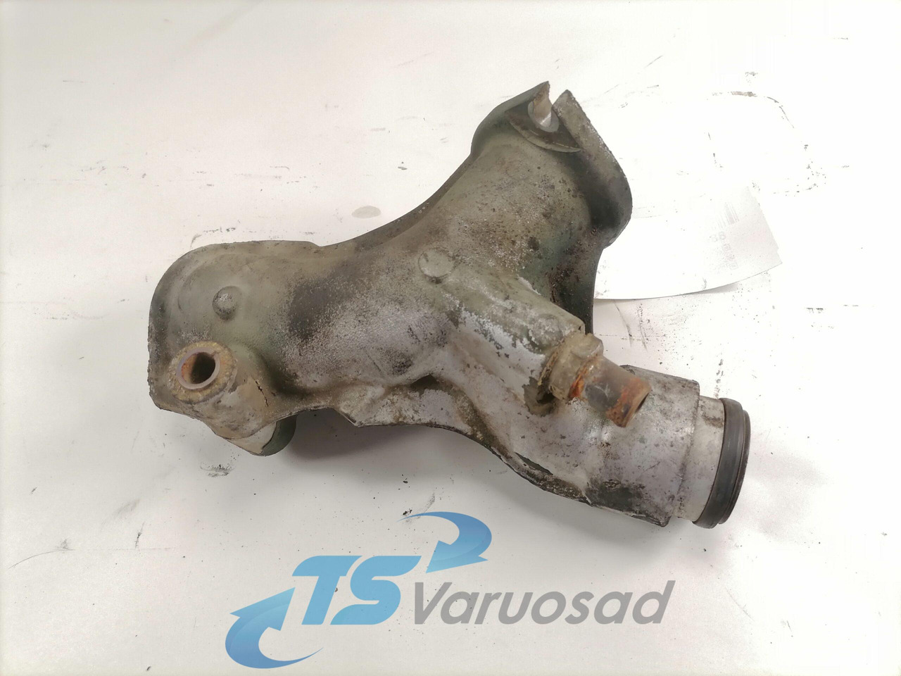 Volvo Water pump manifold / housing 20539684 - Máy bơm nước cho Xe tải: hình 4 Volvo Water pump manifold / housing 20539684 - Máy bơm nước cho Xe tải: hình 4