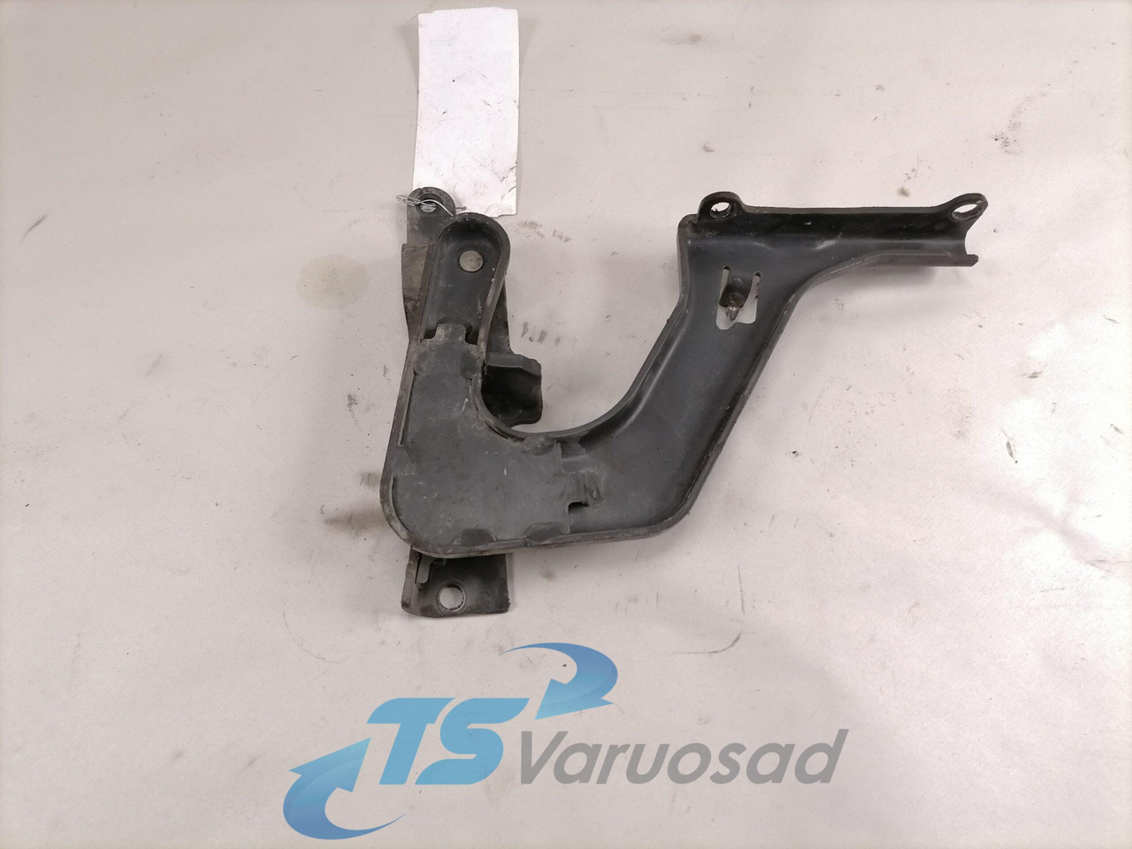 Volvo lower grille carrier hinge 84104144 - Lưới tản nhiệt cho Xe tải: hình 2 Volvo lower grille carrier hinge 84104144 - Lưới tản nhiệt cho Xe tải: hình 2