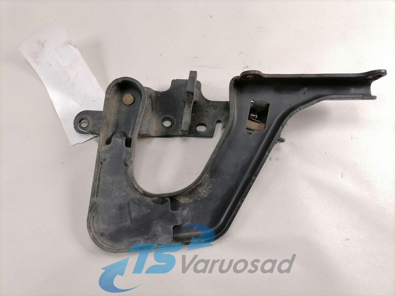 Volvo lower grille carrier hinge 84104144 - Lưới tản nhiệt cho Xe tải: hình 2 Volvo lower grille carrier hinge 84104144 - Lưới tản nhiệt cho Xe tải: hình 2