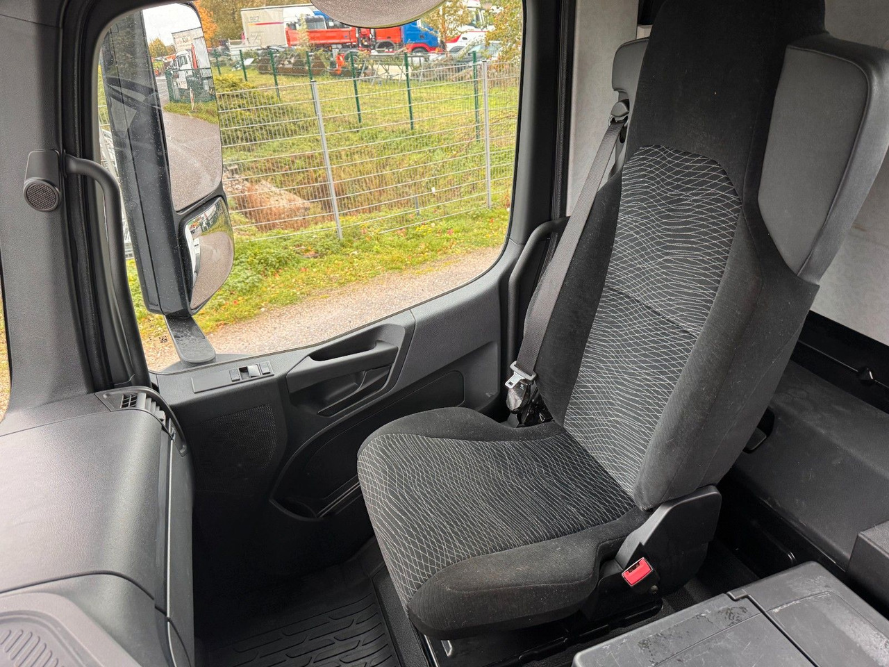 Mercedes-Benz 3748 8X4 Meiller Abroller mit Funk Top  Zustand - Xe tải nâng móc: hình 5 Mercedes-Benz 3748 8X4 Meiller Abroller mit Funk Top  Zustand - Xe tải nâng móc: hình 5