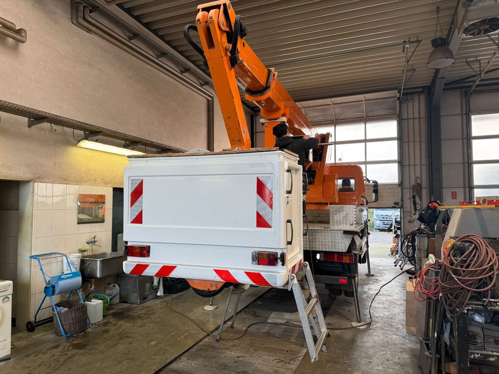 Mercedes-Benz 815 4x2 Hubarbeitsbühne Wumag 170 high 17 m Mercedes-Benz 815 4x2 Hubarbeitsbühne Wumag 170 high 17 m - Nền bục trên không gắn trên xe tải, Xe tải nhỏ: hình 4 Mercedes-Benz 815 4x2 Hubarbeitsbühne Wumag 170 high 17 m Mercedes-Benz 815 4x2 Hubarbeitsbühne Wumag 170 high 17 m - Nền bục trên không gắn trên xe tải, Xe tải nhỏ: hình 4