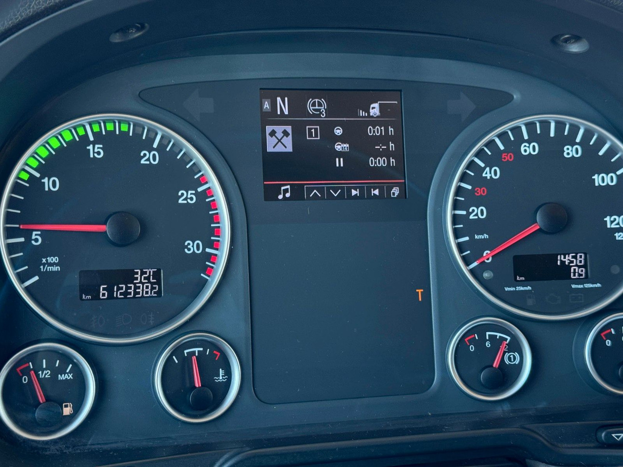 Xe đầu kéo MAN 18.460 4x2 Kipphydr. | Standheiz. | Top Zustand: hình 13 Xe đầu kéo MAN 18.460 4x2 Kipphydr. | Standheiz. | Top Zustand: hình 13