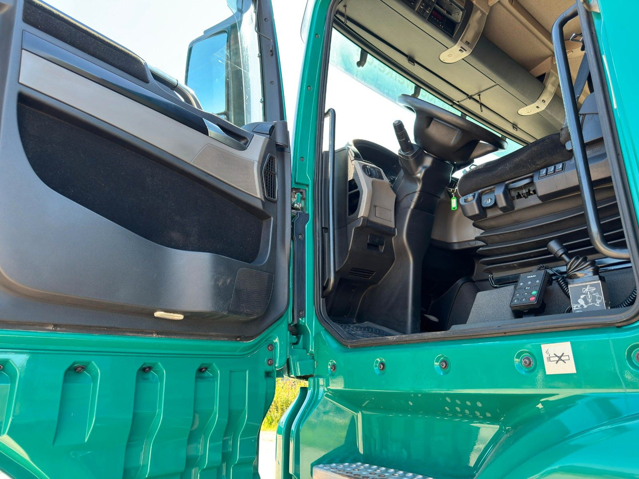 Xe đầu kéo MAN 18.460 4x2 Kipphydr. | Standheiz. | Top Zustand: hình 9 Xe đầu kéo MAN 18.460 4x2 Kipphydr. | Standheiz. | Top Zustand: hình 9