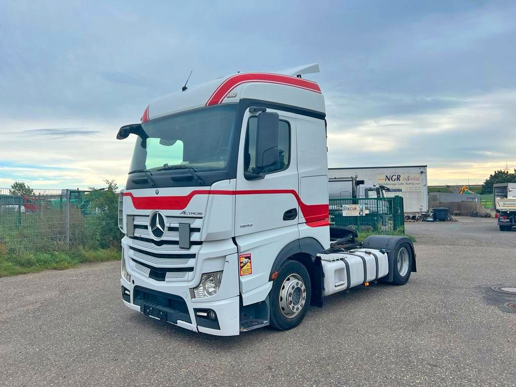 Mercedes-Benz 1842 4X2 mit Höhenverstellbarer Sattelkuppung - Xe đầu kéo: hình 1 Mercedes-Benz 1842 4X2 mit Höhenverstellbarer Sattelkuppung - Xe đầu kéo: hình 1