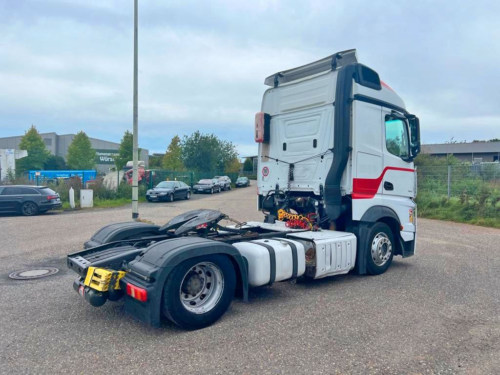 Mercedes-Benz 1842 4X2 mit Höhenverstellbarer Sattelkuppung - Xe đầu kéo: hình 2 Mercedes-Benz 1842 4X2 mit Höhenverstellbarer Sattelkuppung - Xe đầu kéo: hình 2