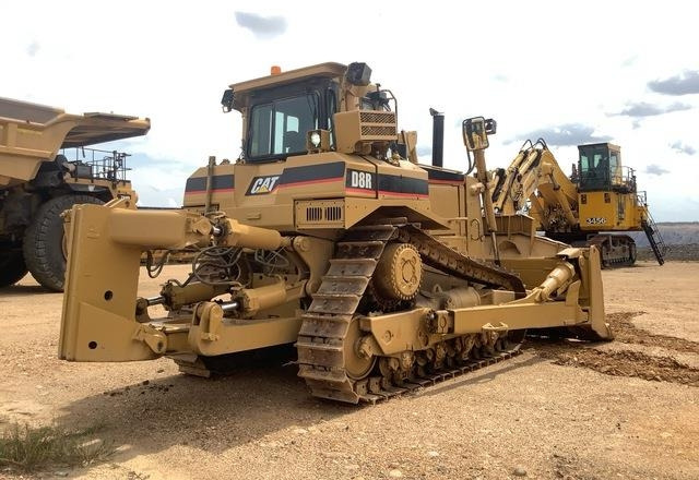 CAT D8R - Máy ủi: hình 3 CAT D8R - Máy ủi: hình 3