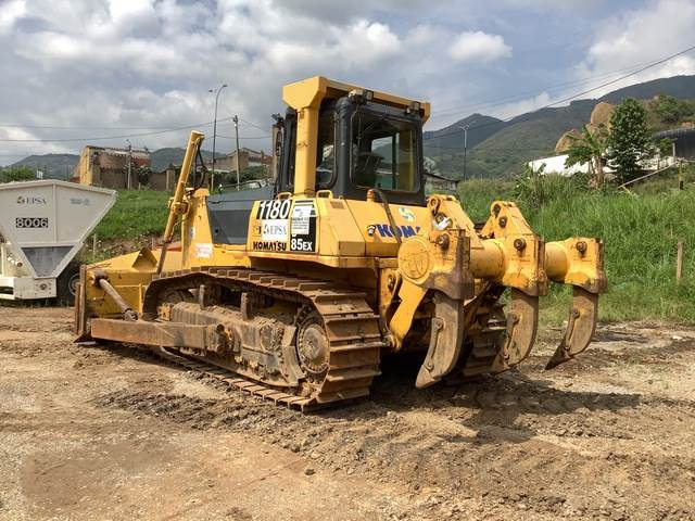 Komatsu D85EX-15 - Máy ủi: hình 2 Komatsu D85EX-15 - Máy ủi: hình 2