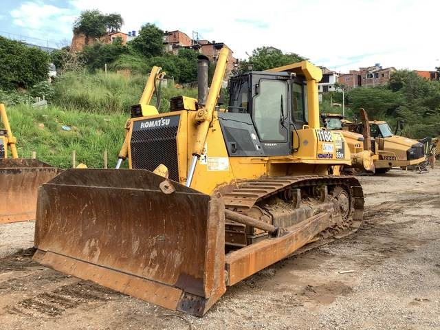Komatsu D85EX-15 - Máy ủi: hình 1 Komatsu D85EX-15 - Máy ủi: hình 1