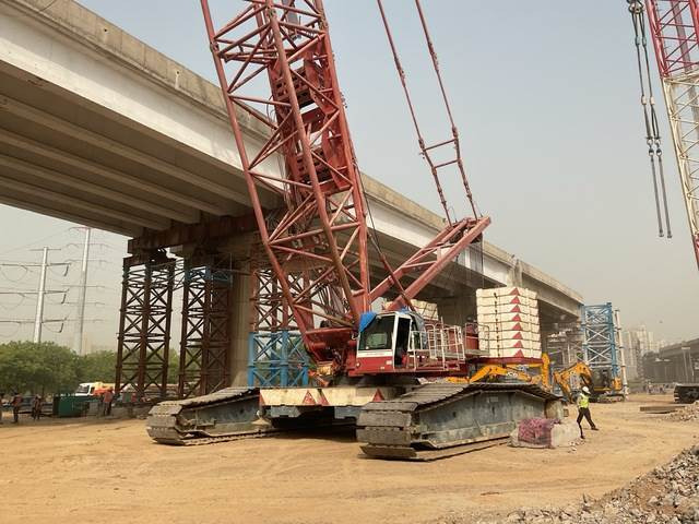 Terex Demag CC2800 - Cần cẩu bánh xích: hình 1 Terex Demag CC2800 - Cần cẩu bánh xích: hình 1
