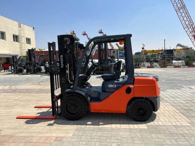Toyota 62-8FD30 - Xe nâng diesel: hình 1 Toyota 62-8FD30 - Xe nâng diesel: hình 1
