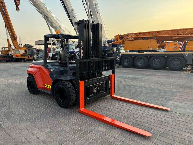 Toyota 8FD70N - Xe nâng diesel: hình 4 Toyota 8FD70N - Xe nâng diesel: hình 4