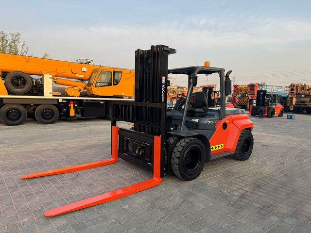 Toyota 8FD70N - Xe nâng diesel: hình 1 Toyota 8FD70N - Xe nâng diesel: hình 1