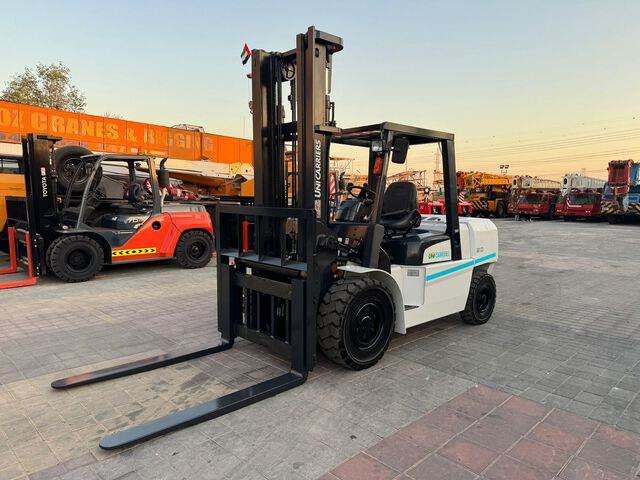 UniCarriers D1F5F50U - Xe nâng diesel: hình 1 UniCarriers D1F5F50U - Xe nâng diesel: hình 1