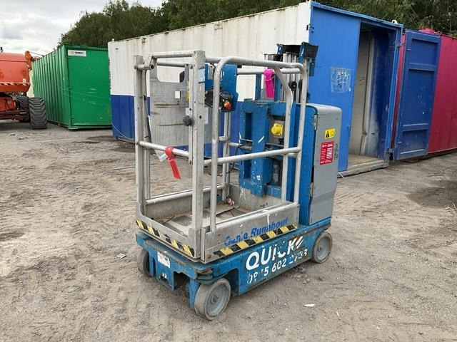 Genie GR15 - Máy nâng người thẳng đứng: hình 1 Genie GR15 - Máy nâng người thẳng đứng: hình 1