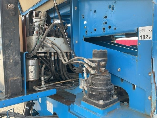 Xe nâng người hình viễn vọng kính Genie S45: hình 22