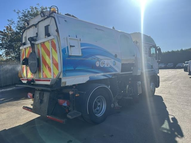 MAN TGM18.290 - Xe quét đường: hình 3 MAN TGM18.290 - Xe quét đường: hình 3