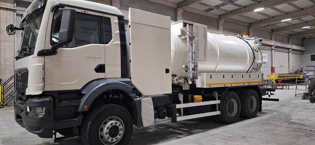 MAN TGS 33.400 Jetter - Xe tải chân không: hình 1 MAN TGS 33.400 Jetter - Xe tải chân không: hình 1