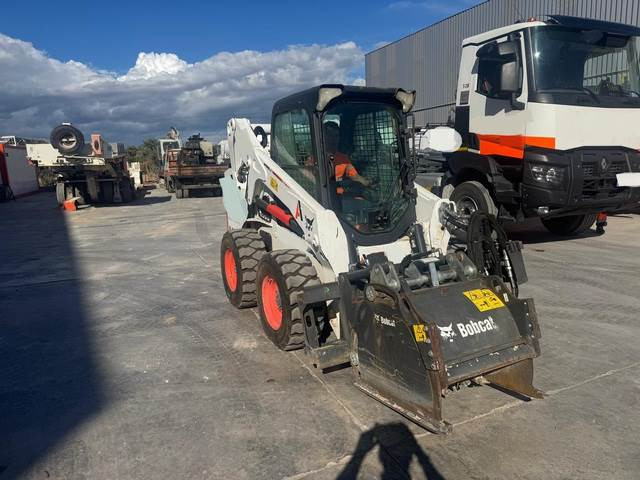Bobcat S650 - Máy xúc lật đa năng: hình 3 Bobcat S650 - Máy xúc lật đa năng: hình 3