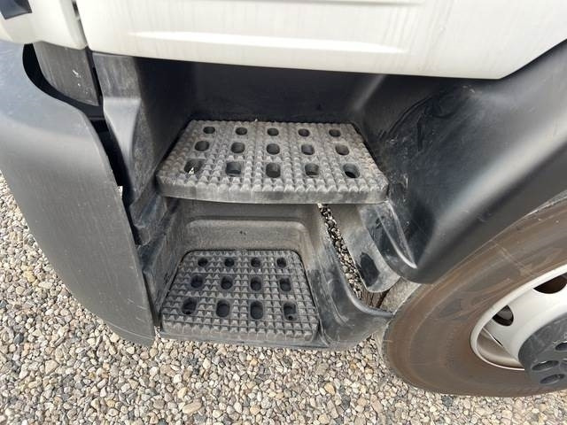 Nền bục trên không gắn trên xe tải, Máy nâng người hình kéo Iveco Eurocargo 180E25: hình 10